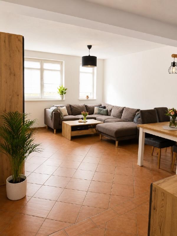 Moderne Zweiraumwohnung mit Loggia u. kleinem Arbeitszimmer! - Photo 1