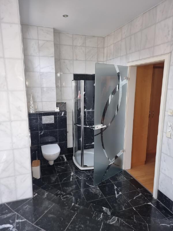 Komfortable Wohnung in neu erbauter Stadtvilla ! - Photo 4