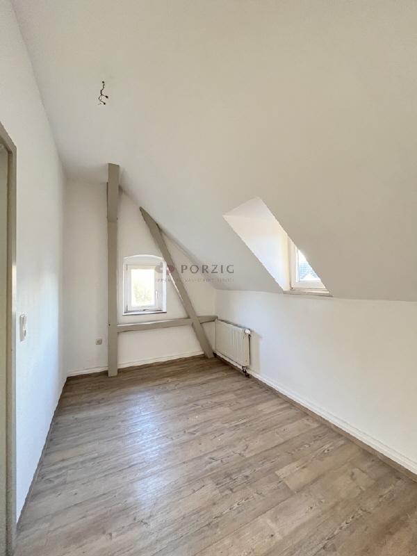 Großzügige Dachgeschossperle mit 3 Zimmern & Einbauküche! - Photo 5