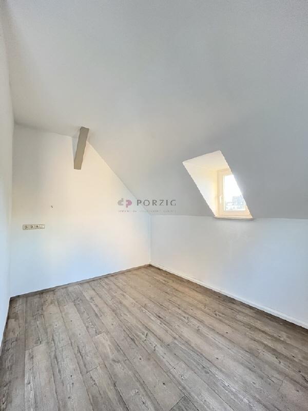 Großzügige Dachgeschossperle mit 3 Zimmern & Einbauküche! - Photo 4