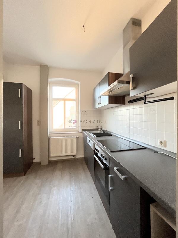 Großzügige Dachgeschossperle mit 3 Zimmern & Einbauküche! - Photo 2