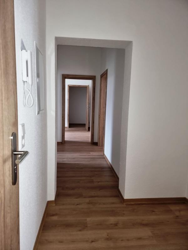 Vierraumwohnung mit Balkon u. separatem Eingang! - Photo 4