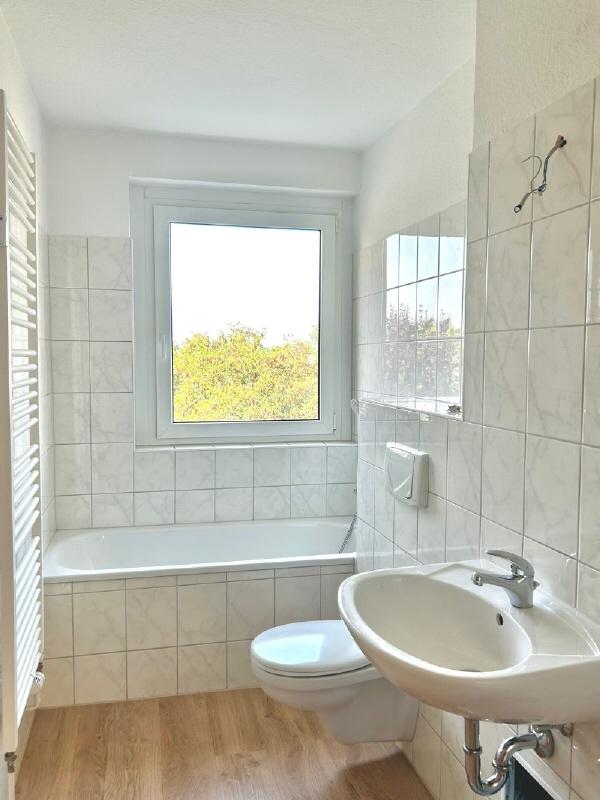 Schmucke Dreiraumwohnung mit Balkon in Weida! - Photo 2