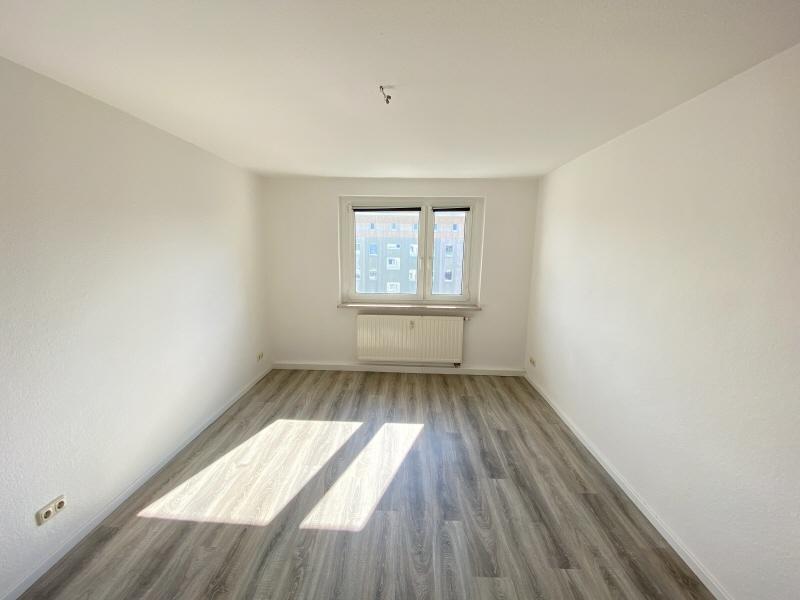 Teilsaniert & stilvoll: 3-Raum-Wohnung in Weida mit modernem, dunklem Boden, schönem Bad & Balkon! - Photo 5