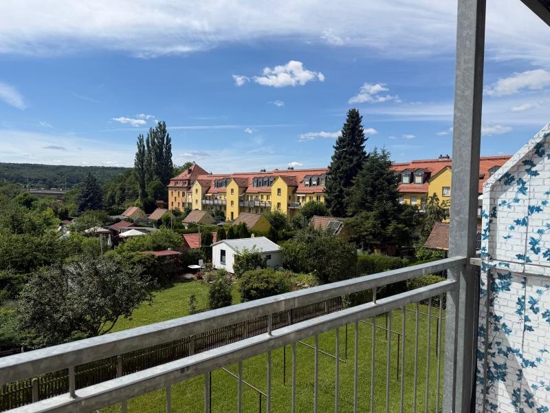 Wunderschön - renovierte 3R.-Whg. mit Balkon - Jetzt zuschlagen! - Photo 2
