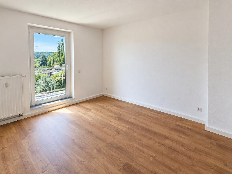 Viel Licht & ein Platz an der Sonne – renovierte 3-Raum-Wohnung mit Balkon - Foto 4