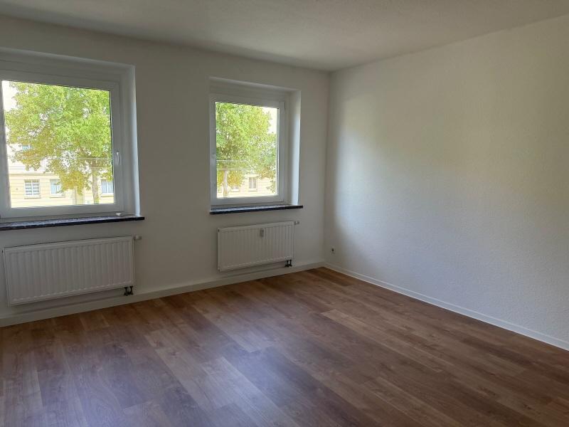 Wunderschön - renovierte 3R.-Whg. mit Balkon - Jetzt zuschlagen! - Photo 3