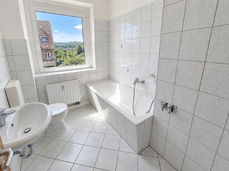 Viel Licht & ein Platz an der Sonne – renovierte 3-Raum-Wohnung mit Balkon - Foto 2