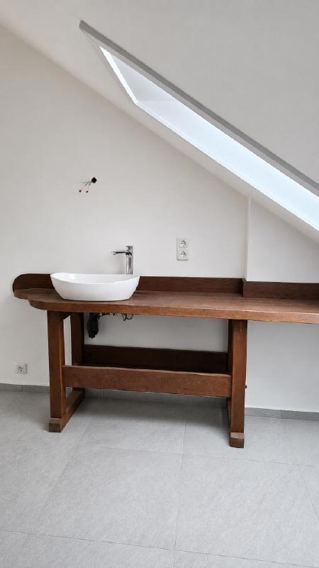 Extravagante Dachgeschosswohnung mit Einbauküche - Photo 2