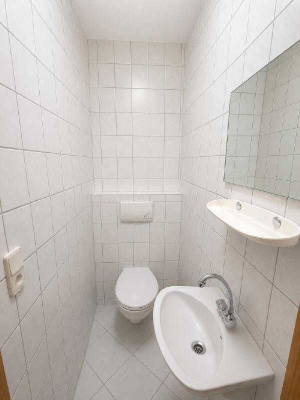 Viel Platz zum Wohlfühlen – mit großem Balkon, Einbauküche und separatem WC - Foto 4