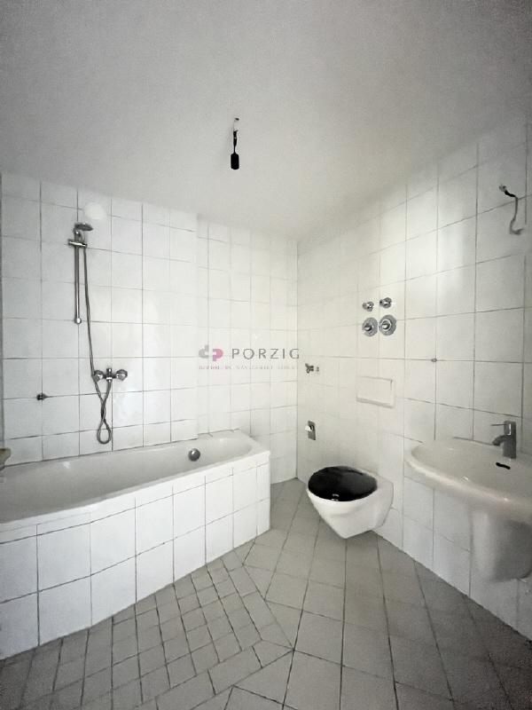 City-Highlight: Moderne 2 Zimmer mit Süd-Balkon und Komfort-Aufzug - Photo 3
