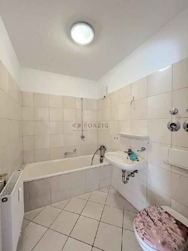 Sonne, Komfort, kurze Wege: 2-Zimmer-Wohnung mit großem Balkon, Aufzug & Tiefgarage - Foto 5