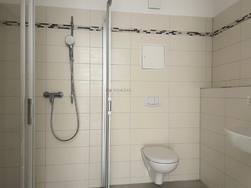 Erdgeschosswohnung mit riesiger Terrasse & frisch modernem Wohngefühl - Photo 3