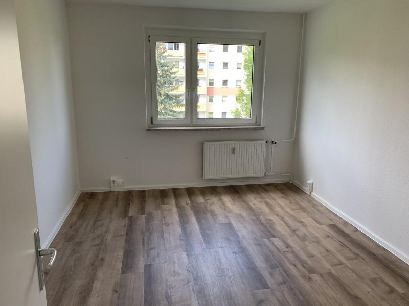 Moderne 5-Raum-Erdgeschosswohnung mit Balkon, Hauswirtschaftsraum & viel Platz in Lusan! - Photo 3