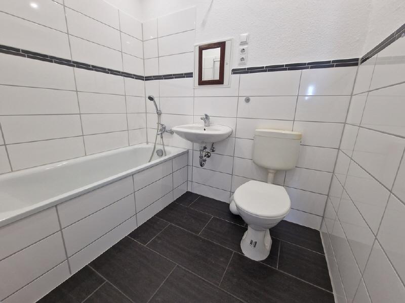 **Charmante 3-Raum-Wohnung mit moderner Einbauküche & gemütlichem Balkon zum Wohlfühlen** - Photo 3