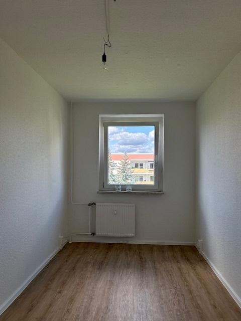 ---Helle, sanierte 3-Raum-Wohnung mit hochwertiger Einbauküche in begehrter Lage von Lusan--- - Foto 2