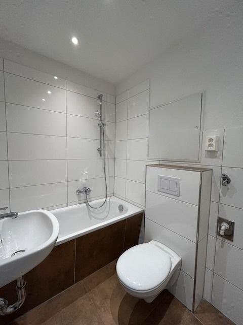 ---Helle, sanierte 3-Raum-Wohnung mit hochwertiger Einbauküche in begehrter Lage von Lusan--- - Foto 4