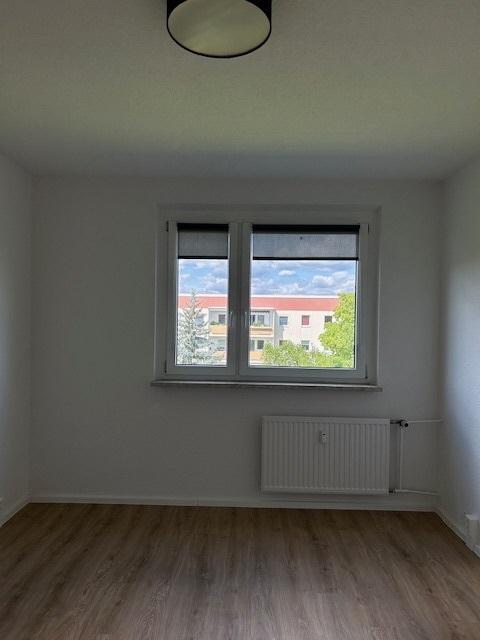 ---Helle, sanierte 3-Raum-Wohnung mit hochwertiger Einbauküche in begehrter Lage von Lusan--- - Foto 1