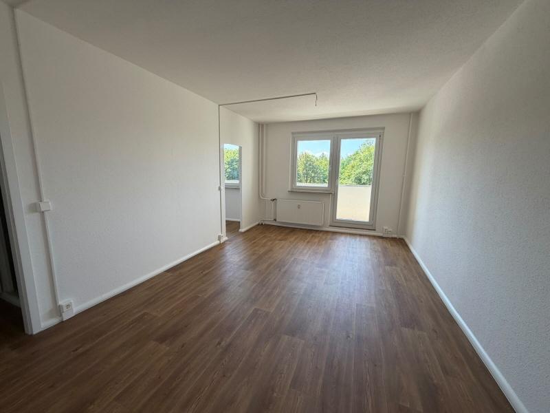 Modern wohnen in Gera-Lusan: Renovierte 3-Raum-Wohnung mit großzügigem Balkon - Foto 1