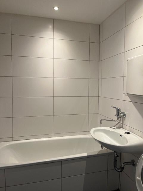 Charmante 3-Zimmer-Wohnung mit Sonnenbalkon und Aufzug in Gera-Lusan! - Photo 3