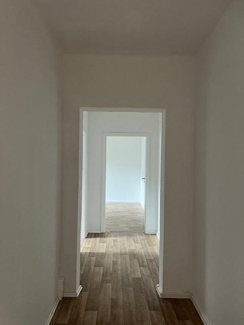 Charmante 3-Zimmer-Wohnung mit Sonnenbalkon und Aufzug in Gera-Lusan! - Photo 1