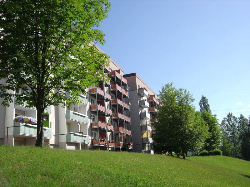 Klare Linien, grüner Ausblick – 3 Zimmer mit Balkon & Einbauküche - Foto 4